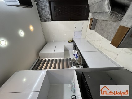 پشتِ بر خیابان اصلی یکجا در 3 طبقه