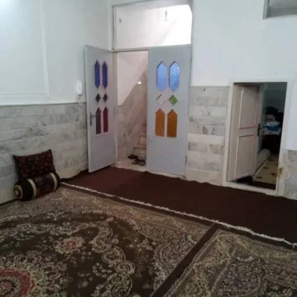 فروش خانه ویلایی ۸۱ متری سه طبقه بازسازی شده در زنبیل آباد قم