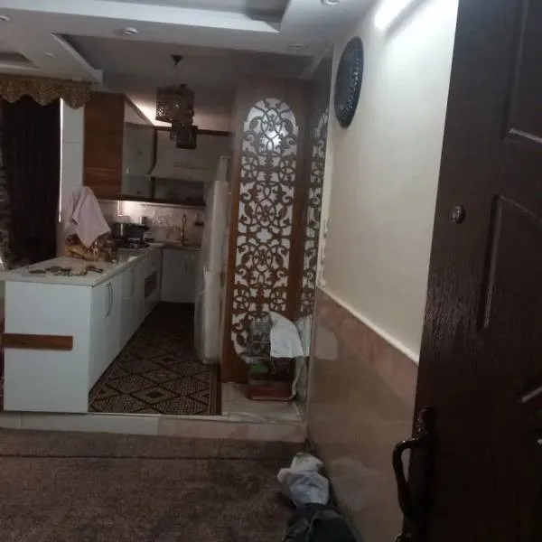 فروش خانه ویلایی ۸۱ متری سه طبقه بازسازی شده در زنبیل آباد قم