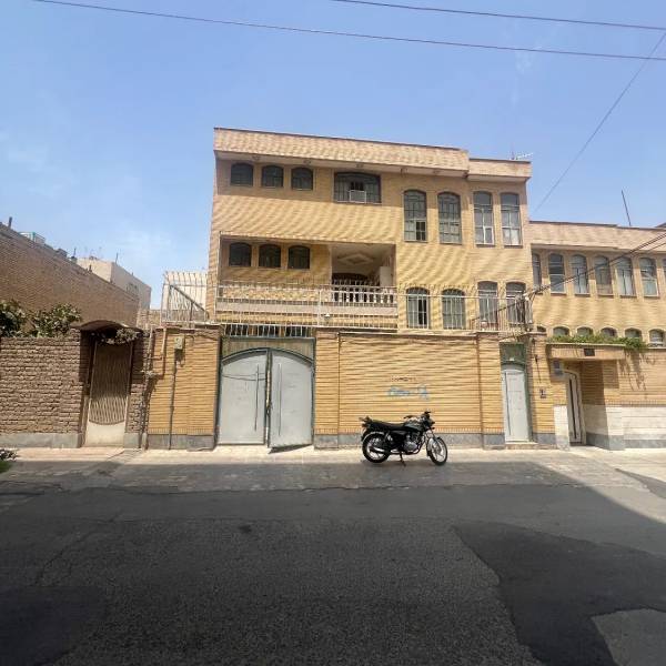 ویلایی ۴ طبقه با آسانسور