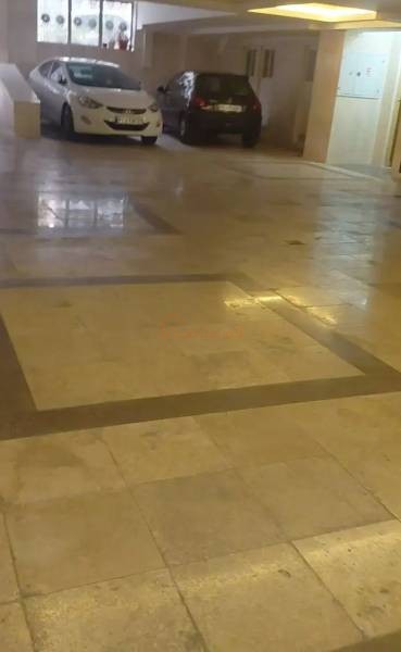 آپارتمان جنوبی طبقه سوم ۲ پارکینگ سندی ویکی مزاحم
