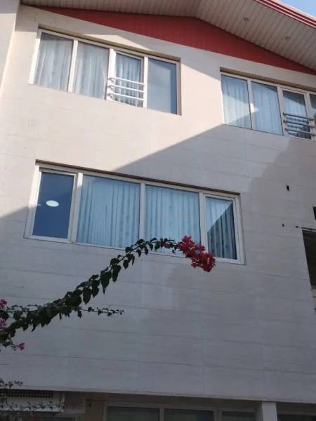 خانه ویلایی بزرگ در منطقه خوب مناسب مسکونی و ادری